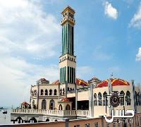 أحد المساجد بدولة ماليزيا